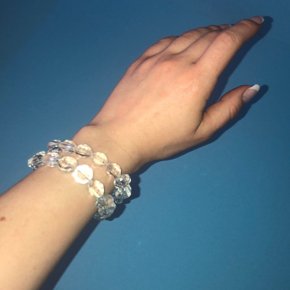 🌸Set of 2 Clear Bead Stretch Bracelets - Picture 2 of 4